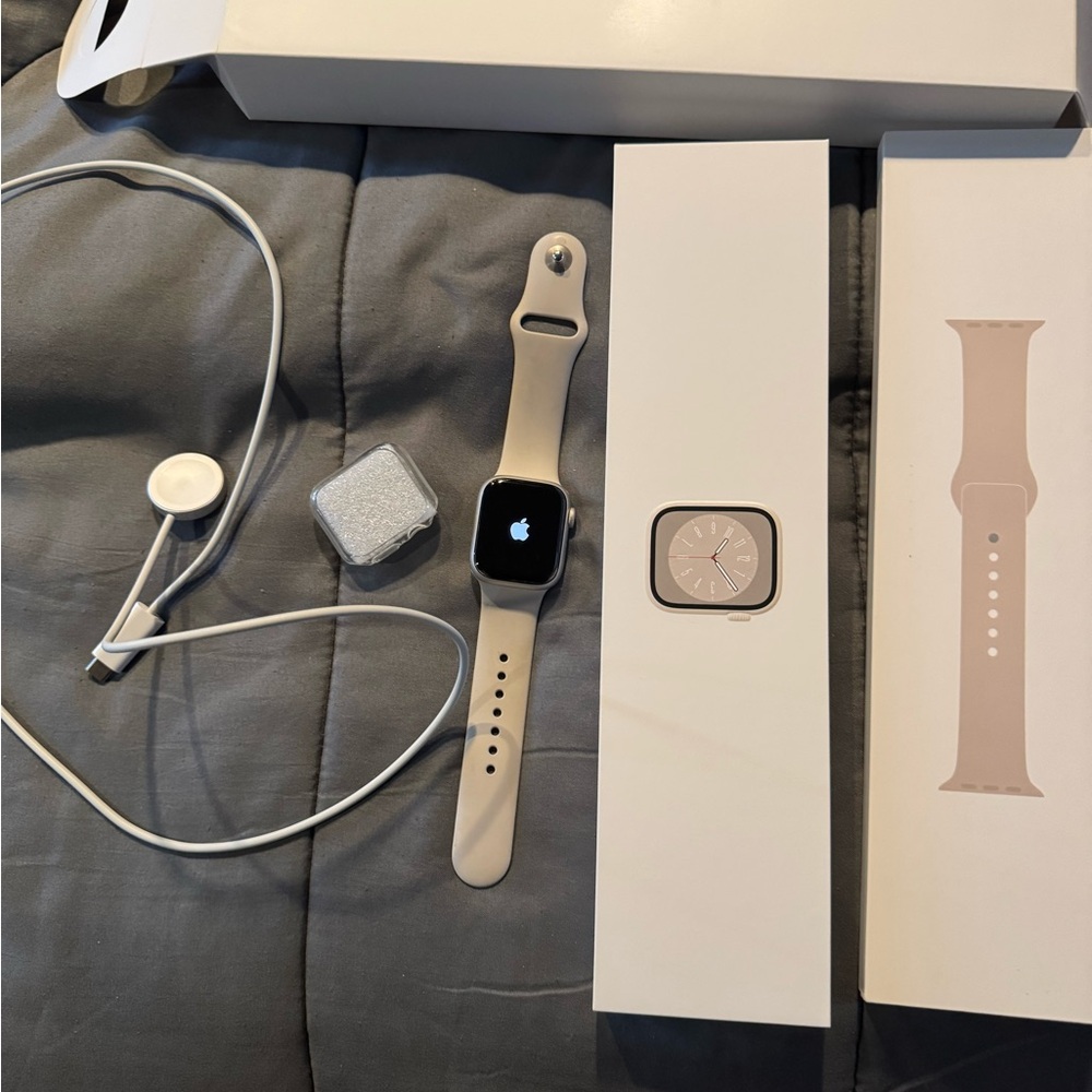Apple Watch Series 8 GPS + Cellular 41mm Starlight Aluminum Case with Starlight
